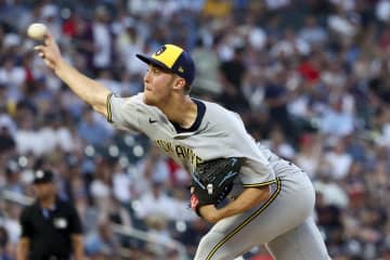 【MLB】驚愕の100マイル超え「89／216球」　ブルワーズ23歳怪物右腕、史上最少“デビュー5登板”でAS選出に涙「言葉が出ないよ……」