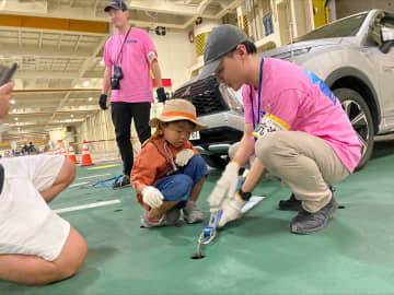 横浜で「うみ博」、自動車専用船を一般公開　1500人が船内見学