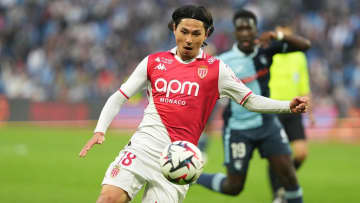 「キレッキレ！」30歳日本代表の美ゴールにファン歓喜、チームメイトにもみくちゃにされる