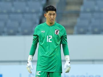 「いきなり神セーブ」「安定感えぐい」代表デビュー戦のGKがビッグプレー！ 森保ジャパンのピンチを救ったファインセーブにファン大興奮「名門クラブのキーパーって感じ」【E-１】