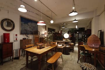 馬喰町『HYST』で週に一度の「発掘家具」との出合い。新鮮な“古さ”で魅せる劇場的古物店