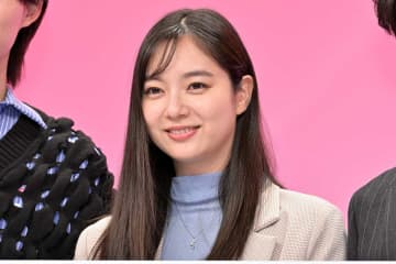 人気女優、“庶民的”チェーンに初来店　「え!?」「意外と大食い」とファン仰天…新川優愛が話題に