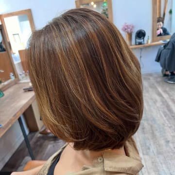 気になる白髪→ 自然に隠せる「白髪ぼかしハイライト」