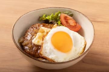 【現役板前が伝授】”チキンハンバーグ使用”『目玉焼き丼』のレシピが話題！昭和の男を育てた”懐かしの味”にネットでも反響の声多数「このハンバーグ子供の頃はすごいご馳走で…」「アラフィフにはこれがA5ステーキより魅力的に見える」「古き良き味に感動」