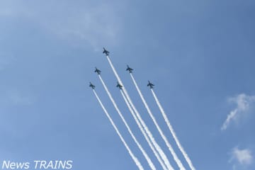 念願の「ブルーインパルス」が万博会場上空を飛行　観光名所でも飛行＜Report＞