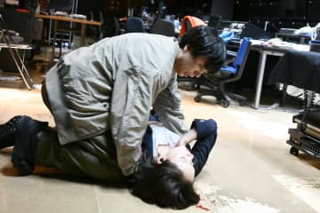 『放送局占拠』櫻井翔の“絶対に死なない”武蔵は健在！　“青鬼”菊池風磨の真意は一体？
