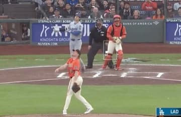 ウソでしょ…？ 大谷翔平、爆速場外弾で“異変”「ドン引き」 被弾した相手投手のリアクションが話題に「無慈悲すぎる」