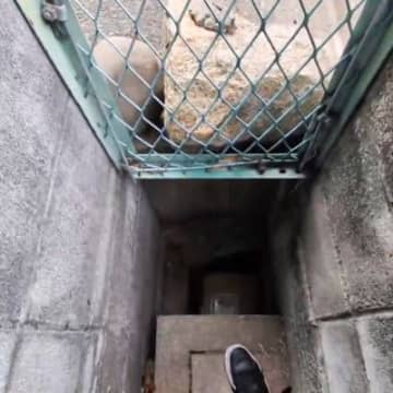 排水管に落ちてしまった『小さな黒猫』→もうすぐ雨が降りそうな中、救出を急いだ結果……胸を打つ光景が22万表示「泣いた」「幸せになってね」