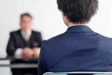 面接官「友達何人いるの？」→ 正直に逆質問で返したら不採用になった男性