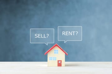 50代で家賃8万円の「賃貸」に住んでいます。友人は「老後を考えると持ち家がよい」と言うのですが、具体的にどのような「リスク」があるのでしょうか？