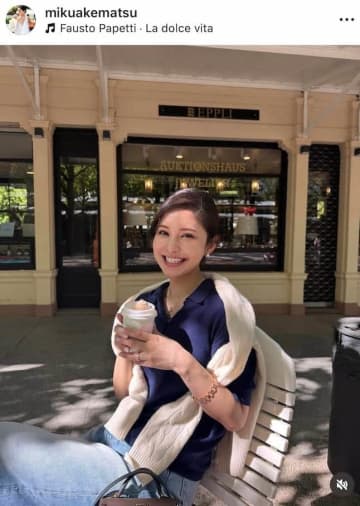 サッカー堂安律の美人妻・明松美玖、おへそチラリな夏コーデに悶絶「360度どこからみてもお美しい」