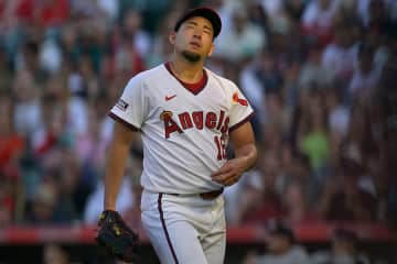 菊池雄星にアクシデント　打球が左肩直撃…倒れこみ騒然、続投も適時打許し6回途中3失点で降板