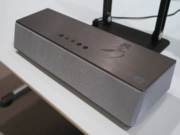 目の前に置いて後ろから聞こえる――クラファンで9億稼いだ立体音響スピーカー「OPSODIS 1」【道越一郎のカットエッジ】