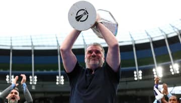 「父はもうこの世にはいませんが…」日本でも指揮した豪州人指揮官、ギリシャで表彰された理由とは