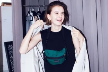 【明日なに着る？】ヒールに頼らずスタイルUP「広がらず・ぴったりしない」黒ワンピース