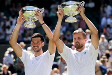 ウインブルドン男子ダブルスは89年ぶりにイギリスペアが優勝！優勝賞金68万ポンドの使い道は「新しいモーターバイク」＜SMASH＞