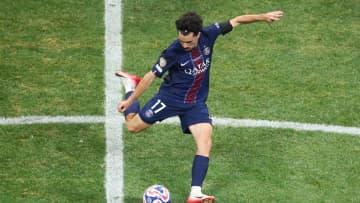 「ラグビーか」欧州最強サッカーチーム、おどろきの斬新キックオフが話題なワケ