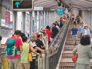 なぜ香港人は倒れたお年寄りを助けられるのか？中国ネット「香港は文明社会」「助けたいと思うけど…」