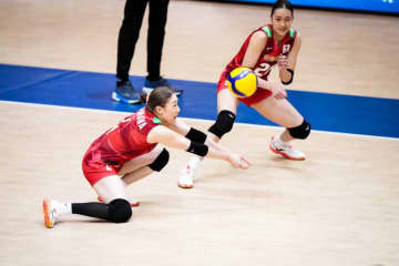 強豪ブラジル相手にストレートで敗戦… 女子日本代表は9勝3敗で決勝ラウンドへ【VNL女子2025】