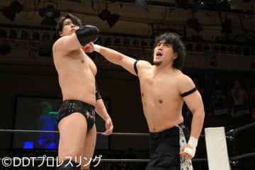 “肉体派俳優”桜庭大翔、プロレスデビュー2戦目で規格外のパワー披露も黒星でKANONに雪辱宣言…「こんなんじゃ終われねぇ！」