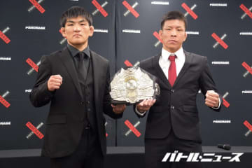『PANCRASE 355』でフライ級KOPに挑戦する選手が調印式に参加！両者燃え上がる闘士と意気込みを語る！