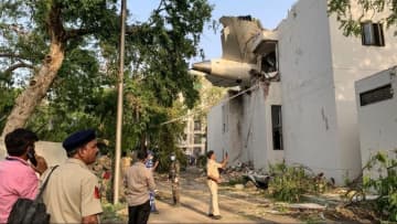 インド旅客機墜落、一つの問いに答え　浮かび上がったさらなる疑問
