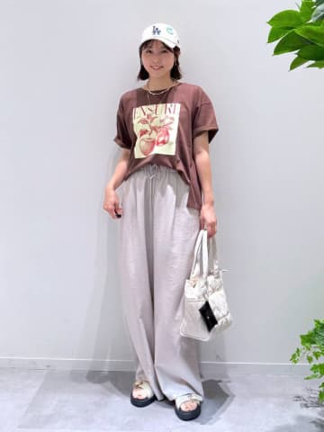 40・50代コーデ迷子は【グローバルワーク】へ！“Tシャツ”を使った「夏のワンツーコーデ」