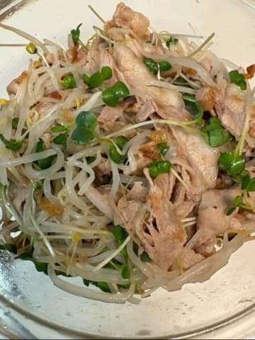 ＜モヤシと豚しゃぶの梅ニンニク和え＞