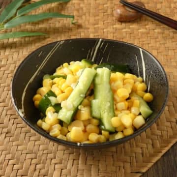 簡単さっぱり！「たたきキュウリとコーンの甘酢和え」