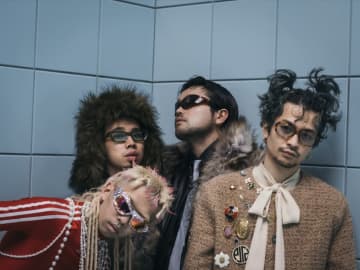 King Gnu、新曲「SO BAD」がUSJハロウィーン・ホラー・ナイト『ゾンビ・デ・ダンス』テーマソングに