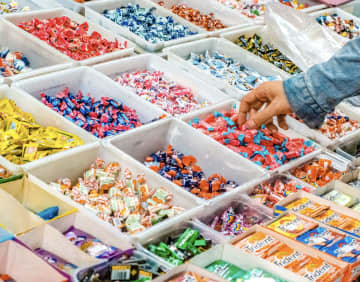 令和の子よ、これが“昭和のドキドキ”だ。製造終了した「糸引きあめ」、“あの頃の興奮”を自宅で完全再現できる？！