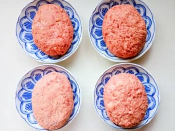 パン粉はもう買いません！ハンバーグ作りに使える「パン粉の代わり」4つを検証。意外な1位に驚きました！