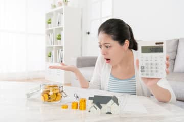“世帯年収1000万円”ですが、塾代「月8万円」の出費に生活費が圧迫されています…。他の家庭はどのようにやりくりしているのでしょうか？