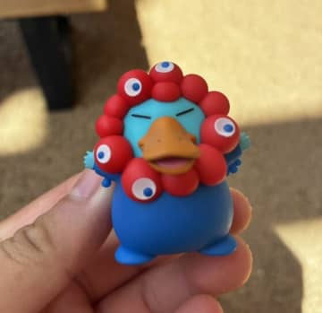 【衝撃の合体】ミャクミャクと“イコちゃん”が融合→謎の“青い生命体”が爆誕。「シークレットこんなのあるの!?」とSNS騒然