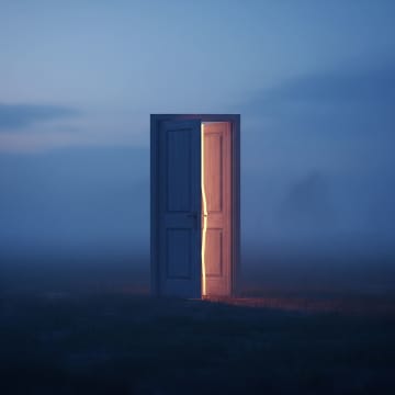【運命の扉テスト】この絵から何を感じる？ あなたに「まもなく訪れる人生の転機」と「2025年後半の幸運の鍵」がわかる