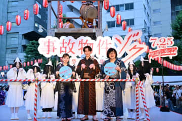 Snow Manの渡辺翔太と畑芽育、新宿の盆踊りにサプライズ登場！空に虹がかかる