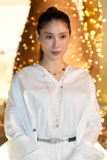 土屋太鳳「あれ？ もう一人」ウルトラヒーロー繋がりの3ショットに反響→「なかなか見れない」「しれっと豪華な写真が」