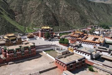 ラプラン寺の彩色装飾、修復終盤　中国甘粛省のチベット仏教寺院