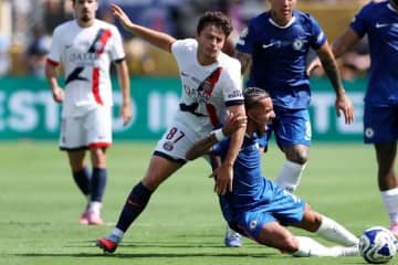 「完全に頭がおかしい」背後から髪を引っ張り、一発レッド…20歳MFの衝撃的ファウルを英紙が痛烈批判「気が狂ったようだ」【クラブW杯】