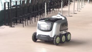 「納品の時間が半分になりました」“2つのロボット”をエスコンフィールドで初公開 作業支援ロボットは“ビール樽60個”を運搬 自動運転ロボットは冷凍もアツアツも“温度キープ”で移動販売〈北海道〉