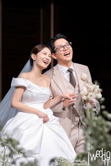 キム・ジュノ＆キム・ジミン、1200人の祝福の中で昨日（7/13）結婚！芸能界の同僚400人が参列