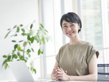 個人向け国債・固定5年を金利0.96％で100万円購入すると、半年後にもらえる利息はいくら？【2025年7月3日から募集開始】