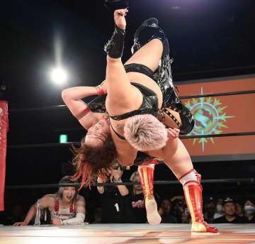 Sareee＆彩羽匠が上谷沙弥＆刀羅ナツコに完勝！　7・24スターダム後楽園で再激突浮上