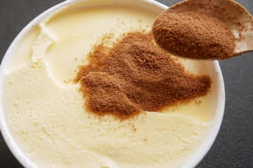 バニラアイスは一生この食べ方でいい…　“ある粉”をかけたら高級店の味に