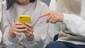 小中学生の96％が親とスマホルールを設定！ 一番多いルールは“〇〇禁止”だった
