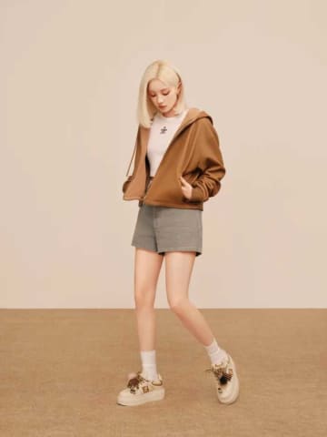 フェンディの新作スニーカーで友情を表現♡遊び心満載の一足