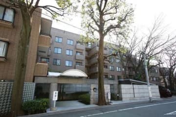 パーク・ハイム下馬 1階｜「祐天寺」駅徒歩13分。大型公園至近。日常のお買い物が至便。100㎡超、南西向きで陽当たり良好な広々60㎡超の専用庭付き。収納豊富な3LDK