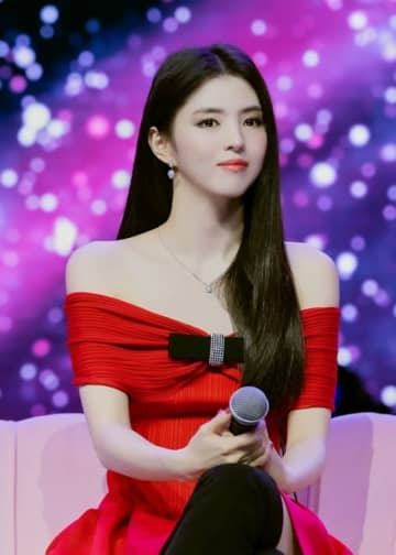 女優ハン・ソヒ、真っ赤な超ミニワンピースの装い…タイを魅了したビジュアル