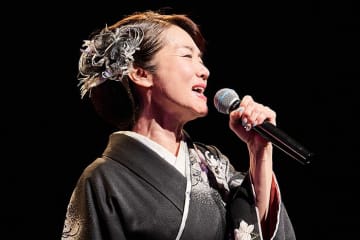 香西かおり、地元・大阪でコンサートを開催！　新曲『とどかぬ想い』含む22曲を披露
