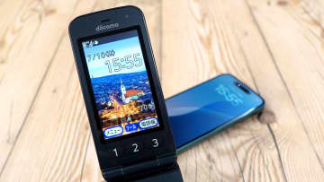 パカパカガラケー、最新型4G対応「らくらくホン F-41F」はどこが便利なのか？実機で解説！